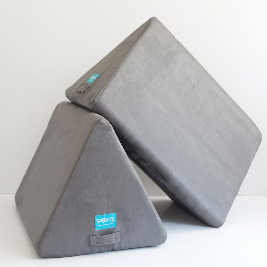 Extra wedges to add additional support to Sofee play sofa builds. Wedges also make great backrests and mini-tables or chairs. Or try using them for a game of 'the floor is lava.'
