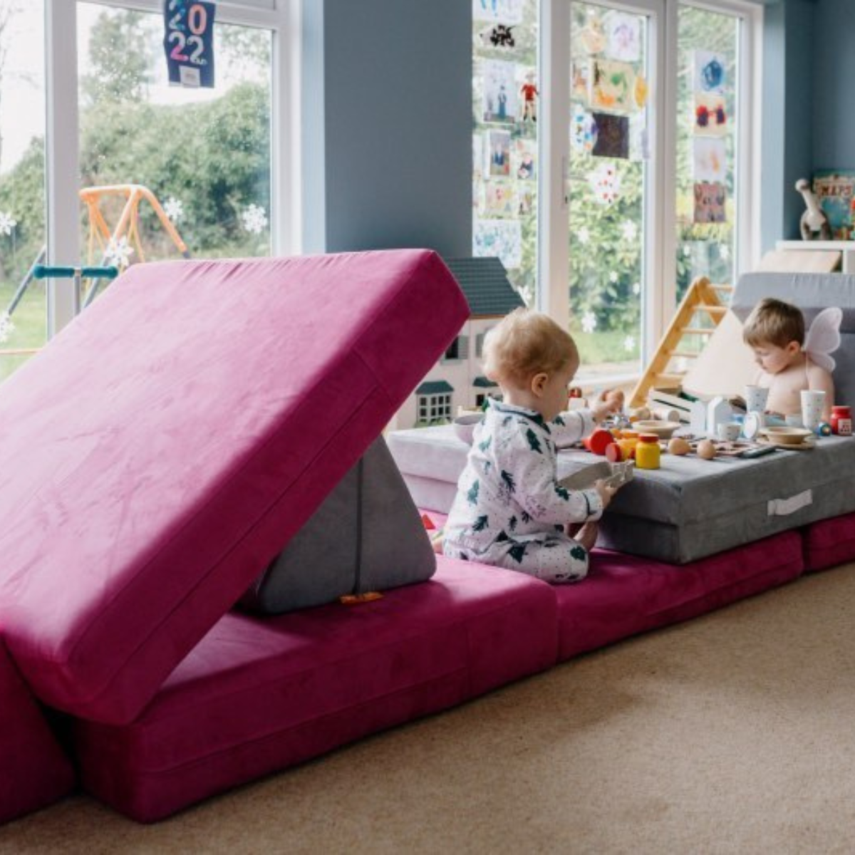 Sofee v Nugget Play Couch